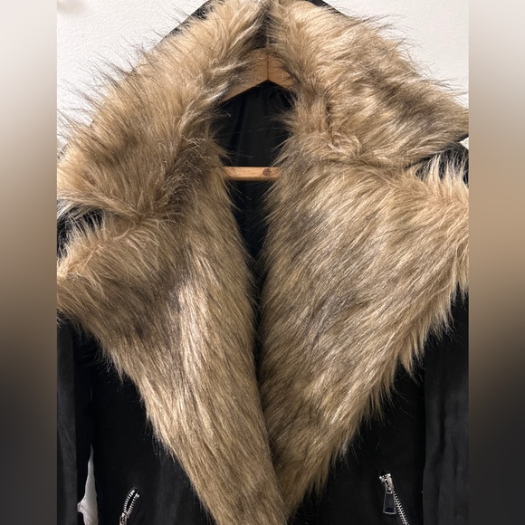 Gorgeous black coat- - Picture 3 of 3